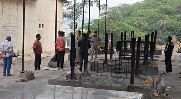 भुसावळ स्मशानभूमीत अस्थींचा गोंधळ; अस्थि चोरीच्या संशयाने नातेवाईक पोलीस ठाण्यात