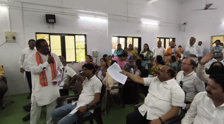 ‘लाडका नगरसेवक योजना’ आरोपावरून भुसावळ पालिका सभेत गदारोळ   सत्ताधारी-विरोधक आमनेसामने एकाच प्रभागातील ४२ विषयांवर विरोधक संतप्त