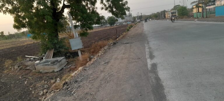 भुसावळ-जामनेर, नशिराबाद-बोदवड मार्गावरील वाढता धोका  रस्ता रुंदीकरणामुळे विहिरी आल्या रस्त्याशेजारी; उघड्या विहिरी ‘मृत्यूचा सापळा’ ठरताहेत, उंच कठडे व संरक्षक भिंती उभारण्याची तातडीची मागणी
